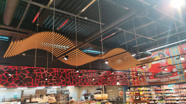 TC "Epicenter K6": KRAFT cube-shaped ceiling on a flexible traverse