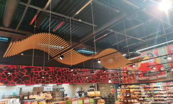 TC &quot;Epicenter K6&quot;: KRAFT cube-shaped ceiling on a flexible traverse