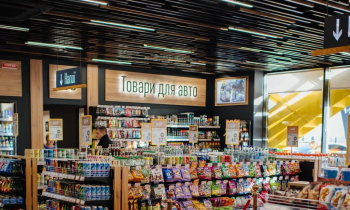 The designer rail ceiling by KRAFT at the "BRSM-Nafta" gas station in the new format